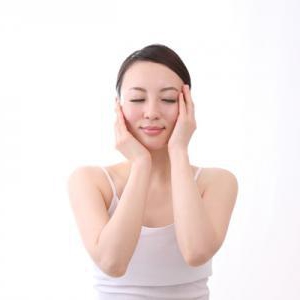 肌荒れの大敵!?にきびについて