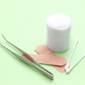 正しく対処しないと後が残る…?吹き出物への適切な対処法