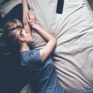 音楽を流すことで快眠へ導くことができます