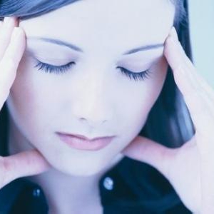 めまいを伴うこめかみの頭痛は恐ろしい病気なのか