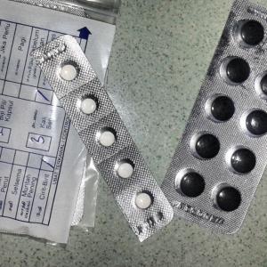 左腰の痛みの原因と胃痛の関連性について