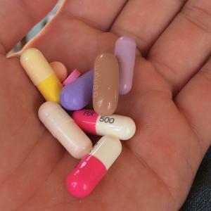 お酒を飲んで頭痛を起こしやすい人と痛み止め薬