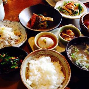過食嘔吐によるむくみは改善できる