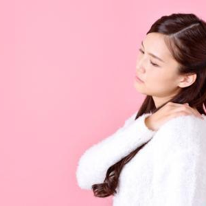 女性におすすめの肩こり解消ストレッチ