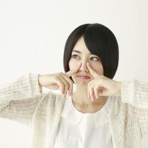 鼻づまりで眠れない場合のツボと対処法