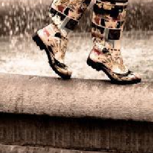 雨の日に適した靴は防水加工に