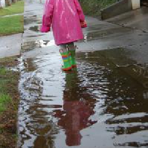 雨の日の子どもの靴は防水機能の付いたものを