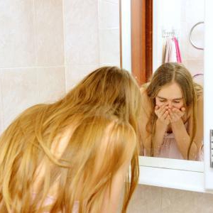 顔に汗をかく季節、洗顔のしすぎには要注意
