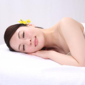 脱毛を行なうと脇汗が多くなり、ワキガになるという噂について