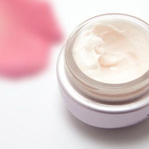 気になる脇汗を止める、制汗クリームのすすめ