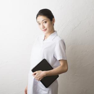美容外科で治療して脇汗の臭いを改善