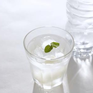 水分補給に最適なのは無糖のお茶や水