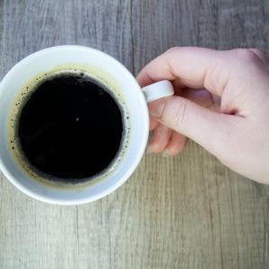 水分補給する場合にはコーヒーやお茶以外の飲み物を