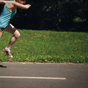 スポーツ時の水分補給は少量をこまめに