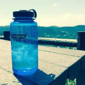 スポーツには水筒を使って適切な水分補給を