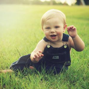 赤ちゃんへの水分補給は、母乳・ミルクが基本