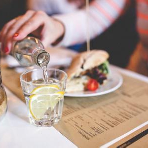 嘔吐下痢症には十分な水分補給が必要