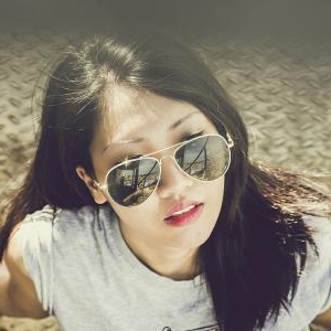 UVカットされたコンタクトやサングラスで目を守る
