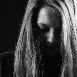 背中のニキビに悩んでいますが誰にも相談できずにいます。対策方法を教えてほしいです。