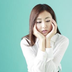 お酒を飲むと何故むくむの?アルコールとむくみの関係