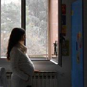 その痛み、放っておいて大丈夫?生理不順女子の注意したい左腰の痛み