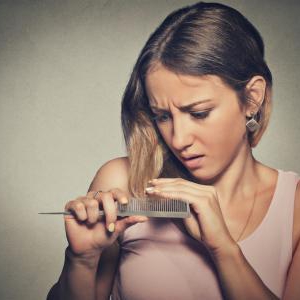 髪型で抜け毛が増える?オシャレな女性が気を付けたい真実とは