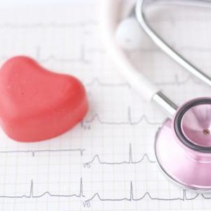 その症状、何科?女性の抜け毛の原因を見極めよう