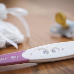 妊娠検査薬はいつから使えるの?人気の検査薬の値段と種類まとめ【薬剤師】