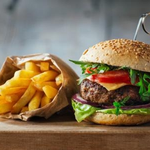 ハンバーガーはダイエットに向いている?!高カロリーだからこその利点とは?