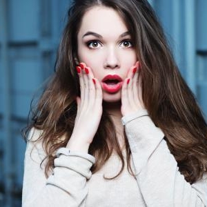 シミはどんどん濃くなる?!すぐに消せる安全なケア方法とは