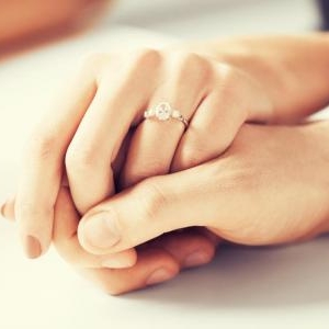爪をキレイにする効能がある方法とは?
