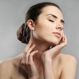 ここで差がつく!美容皮膚科医の先生が教えてくれた潤い肌に導く方法に注目!