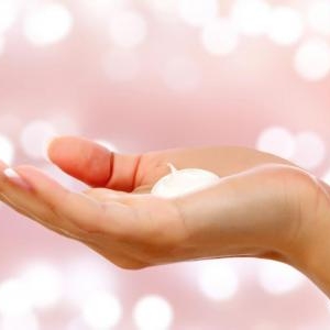手のひらをキレイにする効能がある美容成分とは?
