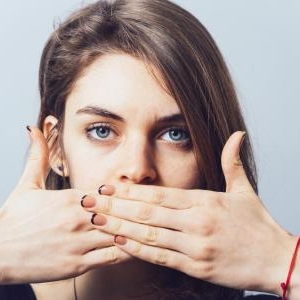 老けて見える理由とは?ほうれい線を隠す方法